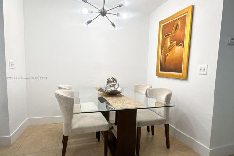 Condo in Sunrise, Florida, 2 bedrooms  № 1921866 - photo 6