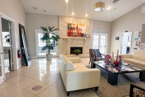 Condo in Sunrise, Florida, 2 bedrooms  № 1921866 - photo 25