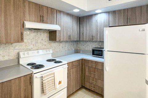 Condo in Sunrise, Florida, 2 bedrooms  № 1921866 - photo 9