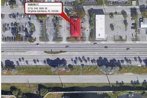 Commercial property in Virginia Gardens, Florida № 1703501 - photo 1