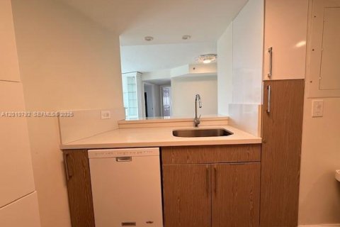 Copropriété à louer à Miami, Floride: 2 chambres, 82.68 m2 № 2073589 - photo 2