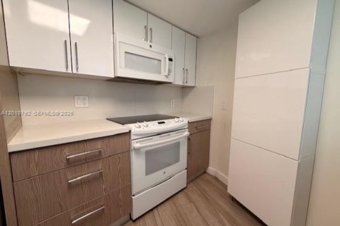 Copropriété à louer à Miami, Floride: 2 chambres, 82.68 m2 № 2073589 - photo 3