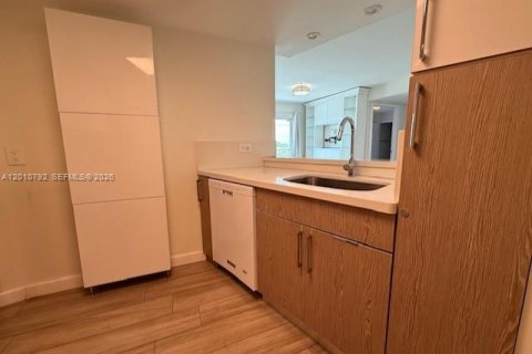Copropriété à louer à Miami, Floride: 2 chambres, 82.68 m2 № 2073589 - photo 4