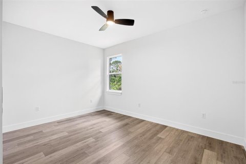 Casa en venta en North Port, Florida, 4 dormitorios, 169.73 m2 № 2101340 - foto 17