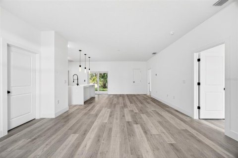 Casa en venta en North Port, Florida, 4 dormitorios, 169.73 m2 № 2101340 - foto 5