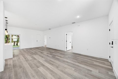 Casa en venta en North Port, Florida, 4 dormitorios, 169.73 m2 № 2101340 - foto 4