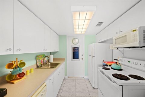 Купить кондоминиум в Клируотер, Флорида 4 комнаты, 101.26м2, № 1636906 - фото 13