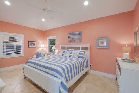 House in Holmes Beach, Florida 5 bedrooms, 290.23 sq.m. № 2166365 - photo 30