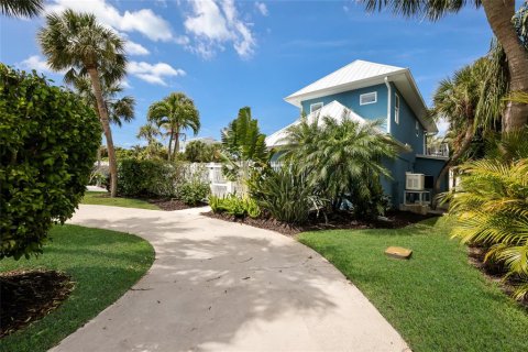 House in Holmes Beach, Florida 5 bedrooms, 290.23 sq.m. № 2166365 - photo 8