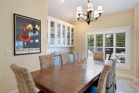 House in Holmes Beach, Florida 5 bedrooms, 290.23 sq.m. № 2166365 - photo 16