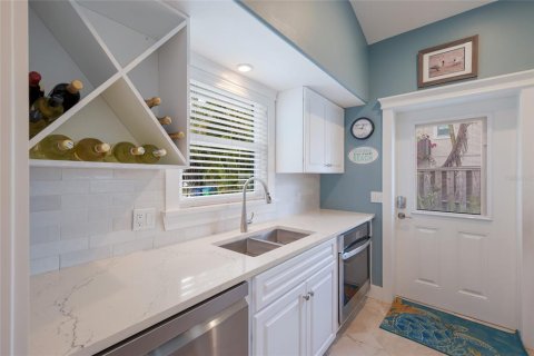 House in Holmes Beach, Florida 5 bedrooms, 290.23 sq.m. № 2166365 - photo 27