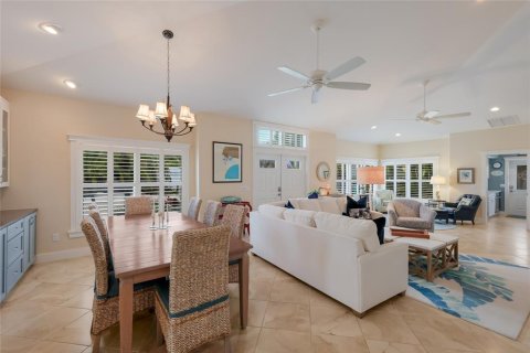 House in Holmes Beach, Florida 5 bedrooms, 290.23 sq.m. № 2166365 - photo 17