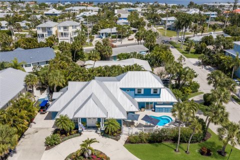 House in Holmes Beach, Florida 5 bedrooms, 290.23 sq.m. № 2166365