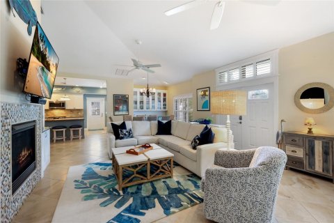 House in Holmes Beach, Florida 5 bedrooms, 290.23 sq.m. № 2166365 - photo 12
