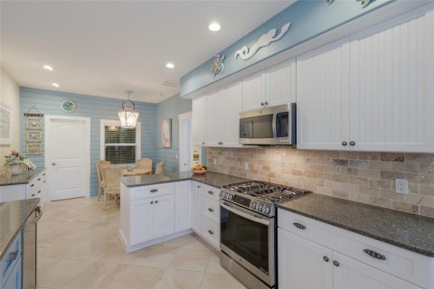 House in Holmes Beach, Florida 5 bedrooms, 290.23 sq.m. № 2166365 - photo 19
