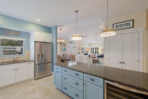 House in Holmes Beach, Florida 5 bedrooms, 290.23 sq.m. № 2166365 - photo 20