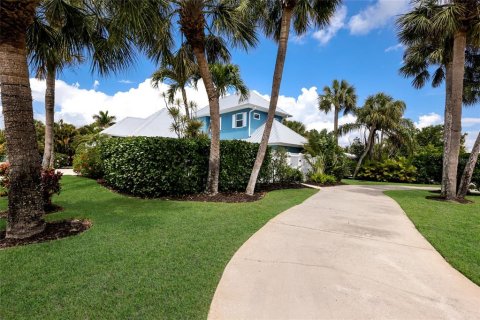House in Holmes Beach, Florida 5 bedrooms, 290.23 sq.m. № 2166365 - photo 7