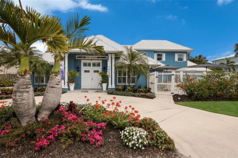 House in Holmes Beach, Florida 5 bedrooms, 290.23 sq.m. № 2166365 - photo 4