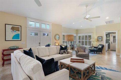 House in Holmes Beach, Florida 5 bedrooms, 290.23 sq.m. № 2166365 - photo 11