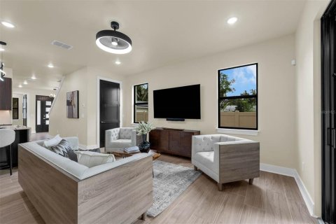 Casa en venta en Orlando, Florida, 3 dormitorios, 296.08 m2 № 2383935 - foto 8