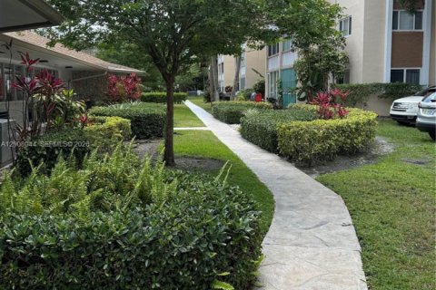 Copropriété à louer à Hallandale Beach, Floride: 2 chambres, 101.45 m2 № 2072042 - photo 22