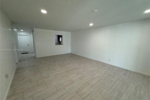 Copropriété à louer à Hallandale Beach, Floride: 2 chambres, 101.45 m2 № 2072042 - photo 3