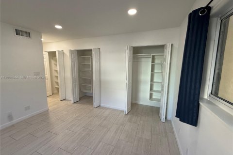 Copropriété à louer à Hallandale Beach, Floride: 2 chambres, 101.45 m2 № 2072042 - photo 13