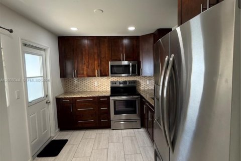 Copropriété à louer à Hallandale Beach, Floride: 2 chambres, 101.45 m2 № 2072042 - photo 10