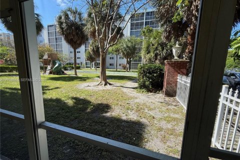 Condo à Hallandale Beach, Floride, 2 chambres  № 2072042