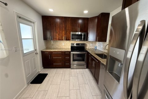 Copropriété à louer à Hallandale Beach, Floride: 2 chambres, 101.45 m2 № 2072042 - photo 8