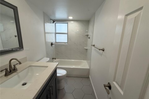 Copropriété à louer à Hallandale Beach, Floride: 2 chambres, 101.45 m2 № 2072042 - photo 19