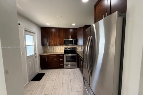 Copropriété à louer à Hallandale Beach, Floride: 2 chambres, 101.45 m2 № 2072042 - photo 9