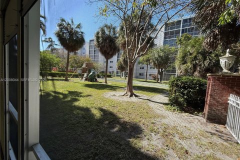 Copropriété à louer à Hallandale Beach, Floride: 2 chambres, 101.45 m2 № 2072042 - photo 21