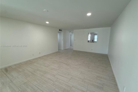 Copropriété à louer à Hallandale Beach, Floride: 2 chambres, 101.45 m2 № 2072042 - photo 4