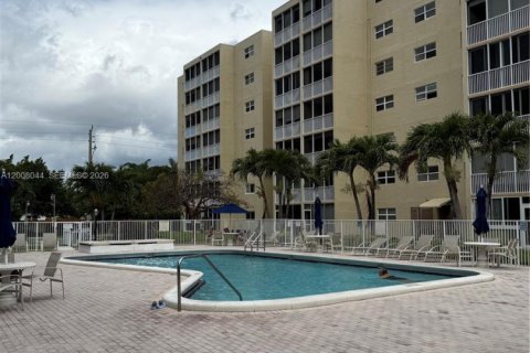 Copropriété à louer à Hallandale Beach, Floride: 2 chambres, 101.45 m2 № 2072042 - photo 23