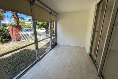 Copropriété à louer à Hallandale Beach, Floride: 2 chambres, 101.45 m2 № 2072042 - photo 6