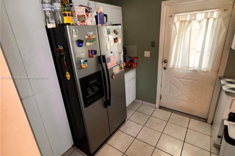 House in Hialeah, Florida 3 bedrooms, 167.5 sq.m. № 1987364 - photo 20