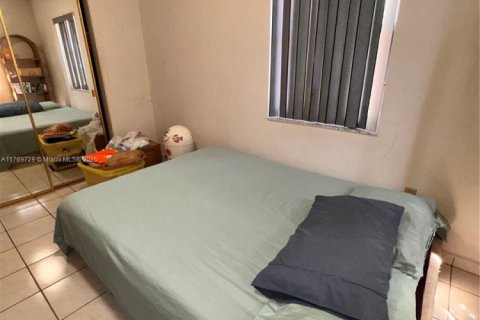 House in Hialeah, Florida 3 bedrooms, 167.5 sq.m. № 1987364 - photo 3