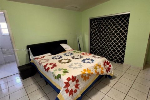House in Hialeah, Florida 3 bedrooms, 167.5 sq.m. № 1987364 - photo 17