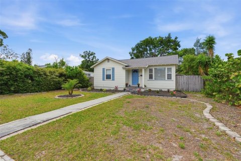 House in Saint Petersburg, Florida 3 bedrooms, 96.25 sq.m. № 2093168 - photo 2