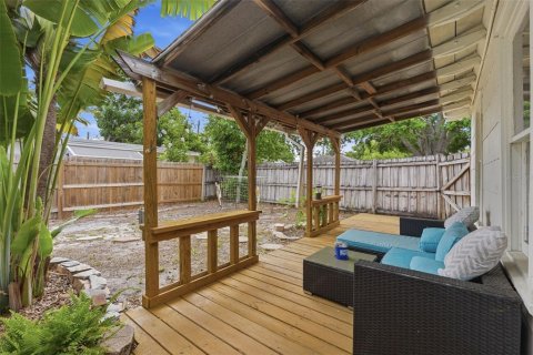 House in Saint Petersburg, Florida 3 bedrooms, 96.25 sq.m. № 2093168 - photo 14