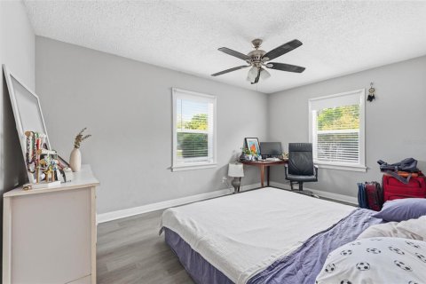 House in Saint Petersburg, Florida 3 bedrooms, 96.25 sq.m. № 2093168 - photo 8