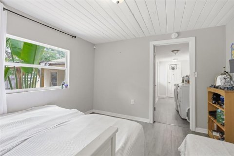 House in Saint Petersburg, Florida 3 bedrooms, 96.25 sq.m. № 2093168 - photo 13