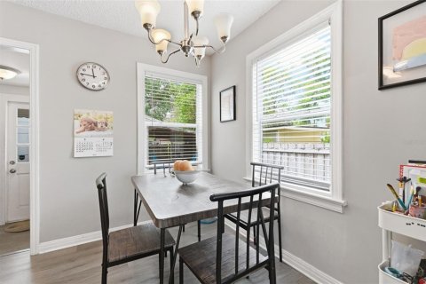 House in Saint Petersburg, Florida 3 bedrooms, 96.25 sq.m. № 2093168 - photo 7