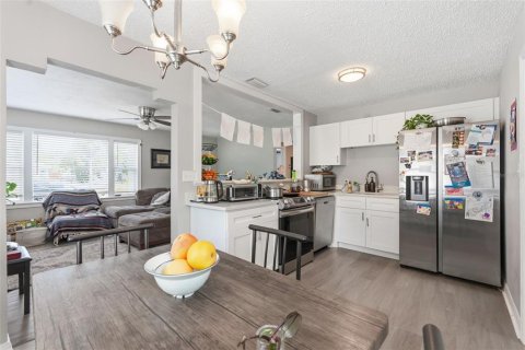 House in Saint Petersburg, Florida 3 bedrooms, 96.25 sq.m. № 2093168 - photo 6