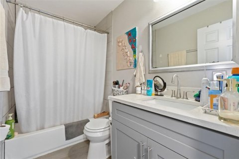 House in Saint Petersburg, Florida 3 bedrooms, 96.25 sq.m. № 2093168 - photo 9