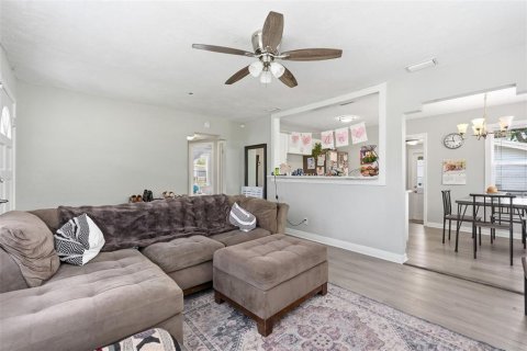 House in Saint Petersburg, Florida 3 bedrooms, 96.25 sq.m. № 2093168 - photo 4