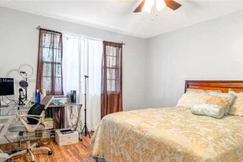 House in Lauderhill, Florida 2 bedrooms, 117.06 sq.m. № 1966040 - photo 16