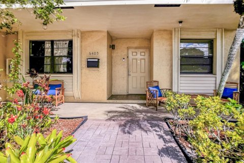 House in Lauderhill, Florida 2 bedrooms, 117.06 sq.m. № 1966040 - photo 2