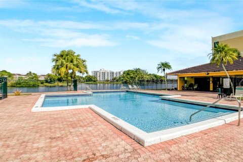 House in Lauderhill, Florida 2 bedrooms, 117.06 sq.m. № 1966040 - photo 27